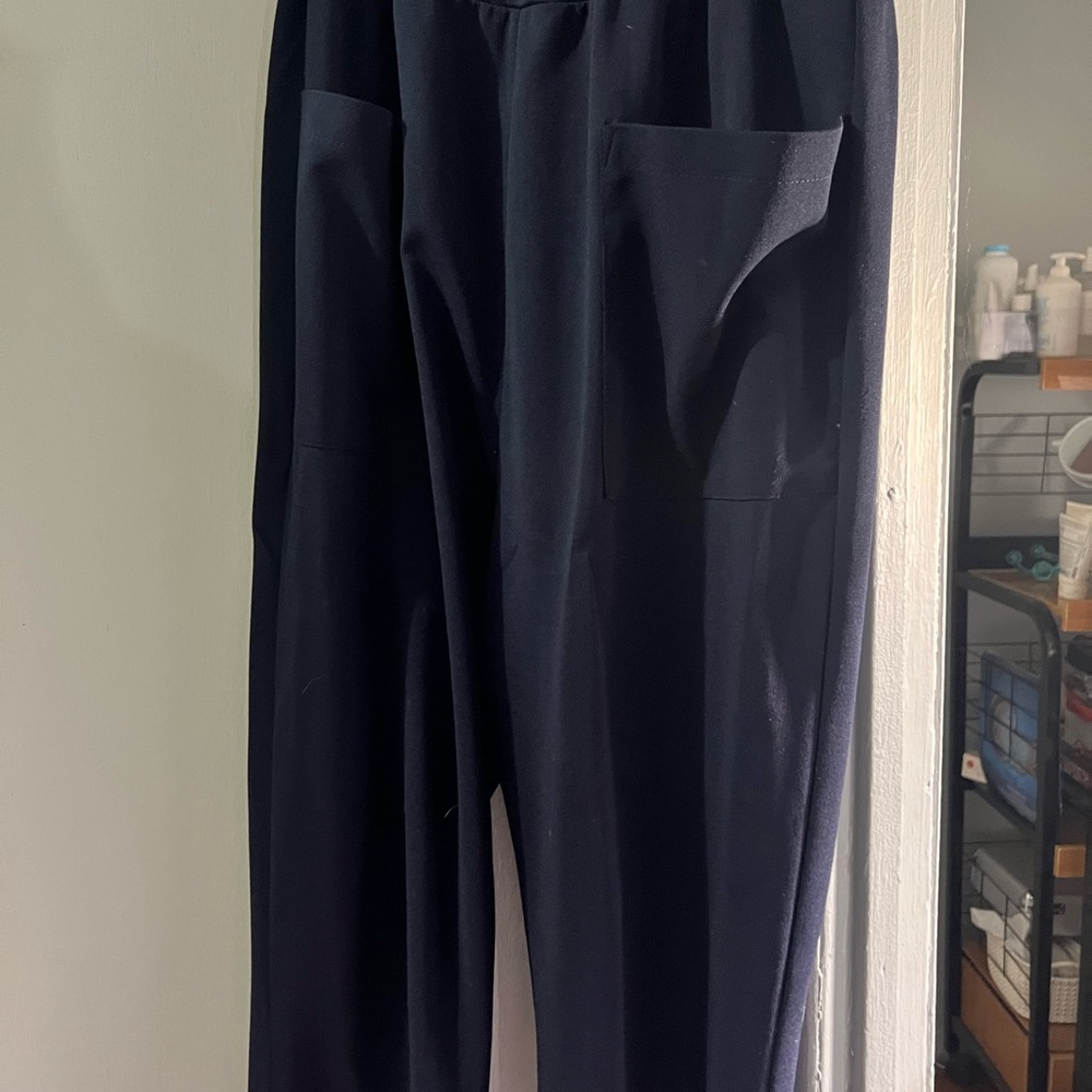 Black Capri Pants with Flowing Silhouette